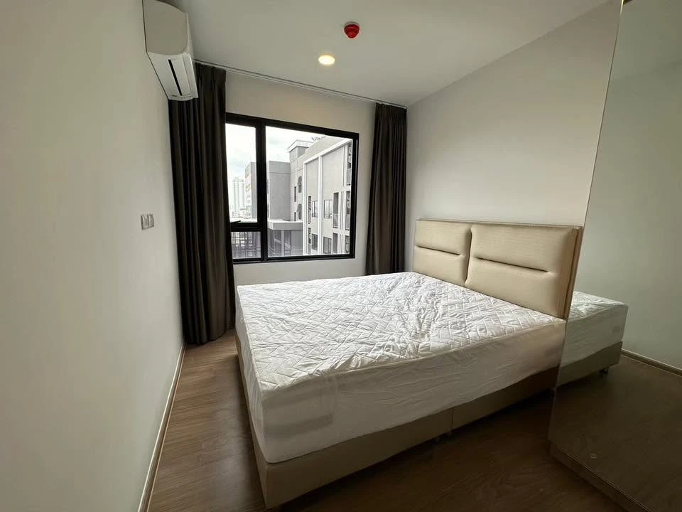 For rent: Chewathai Pinklao, 12th floor, with view of Rama VIII Bridge. Fully furnished. Don't miss out!