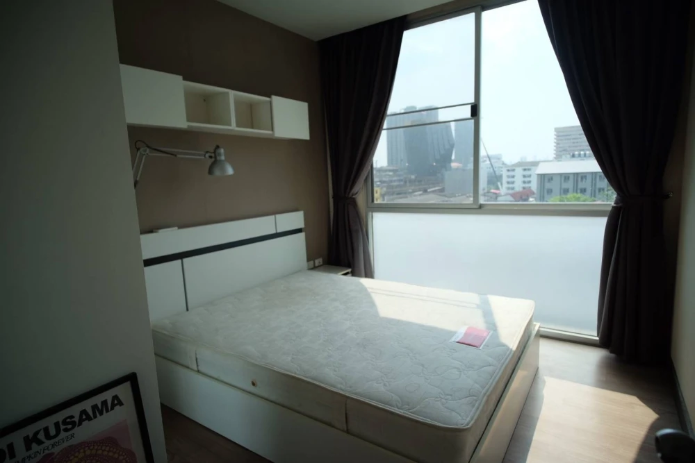 For rent: Chewathai Ramkhamhaeng. Room on the 6th floor. Fully furnished and equipped. Just bring your bags and move in.