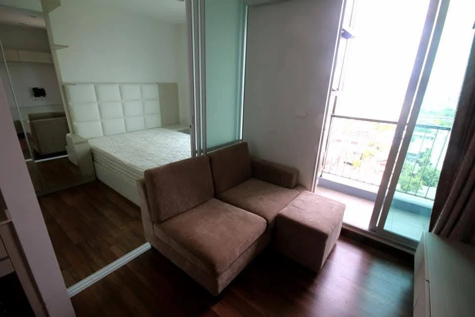 For rent: Chewathai Interchange, 10th floor, north-facing unit. Cool and comfortable all day long. Don't miss out!
