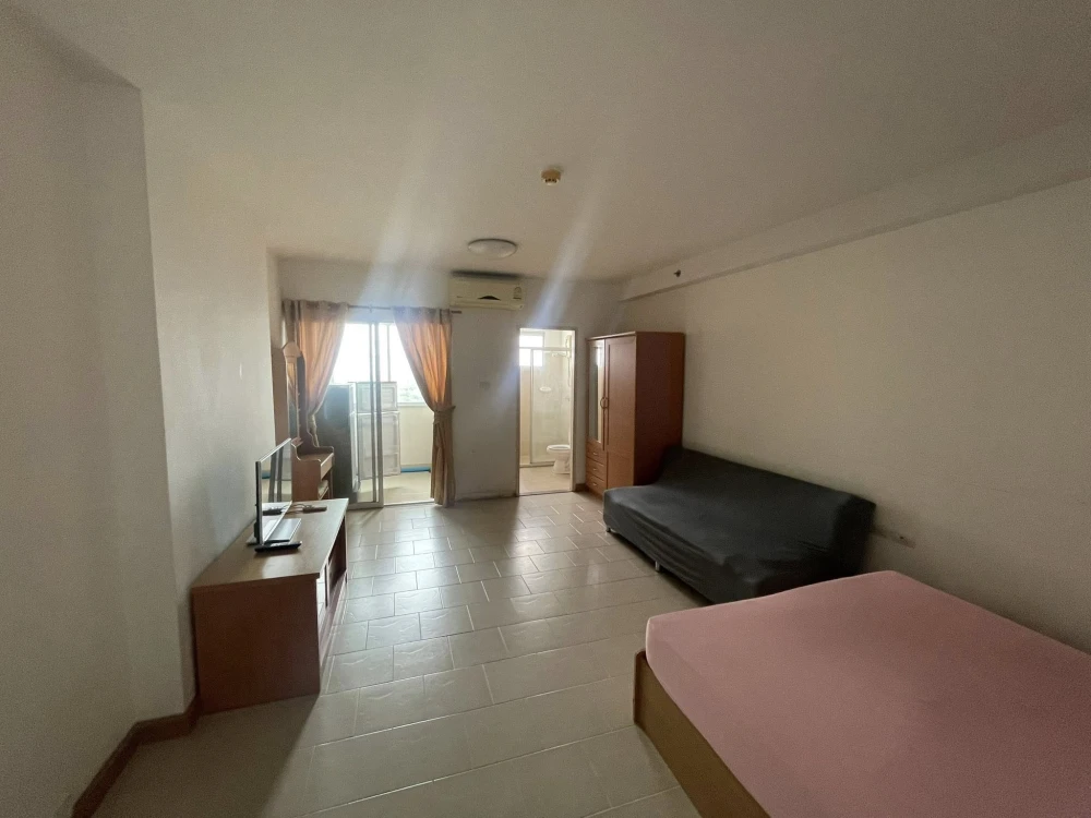 For rent: City Home Rattanathibet. Spacious, ready-to-move-in room with complete furniture. Book now before it's too late!!!