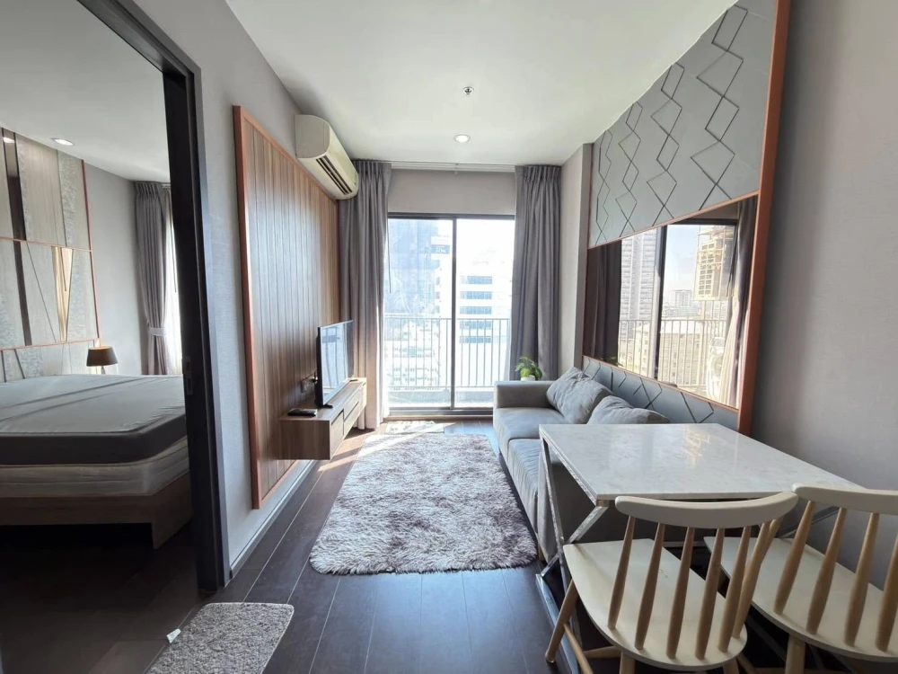For rent: C Ekkamai, 11th floor, city view, fully furnished with built-in features, very pleasant atmosphere. Book now!
