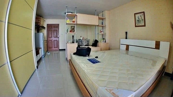 For rent: Champs Elysées Tiwanon, Building C, 6th floor. Spacious room, not cramped at all. Fully furnished. You definitely need to book this one!