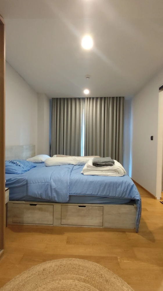 For rent at Na Vara Residence, 2 bedroom condo (corner room), large room, comfortable, not cramped, interested, reserve now.