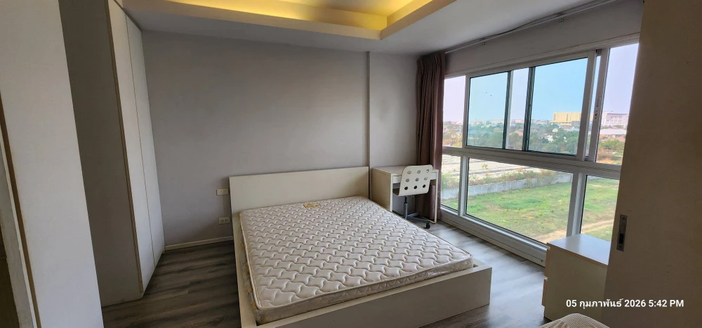 For rent: Double Lake Condominium, 1 bedroom unit with separate areas and fully furnished with appliances (including a washing machine). Book now!