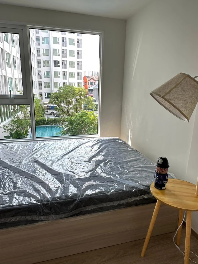 For rent: The Origin Phahonyothin 57. Very large room, 3rd floor, best view, 100% pool view. Don't miss out!