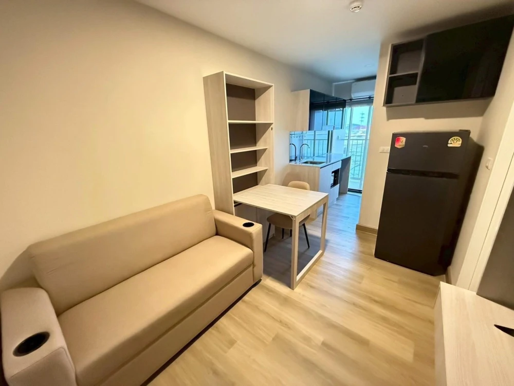 For rent: The Indy Condo, Amata, pool and garden view room, good atmosphere, not hot, open view, not blocked by buildings, view from both the bedroom