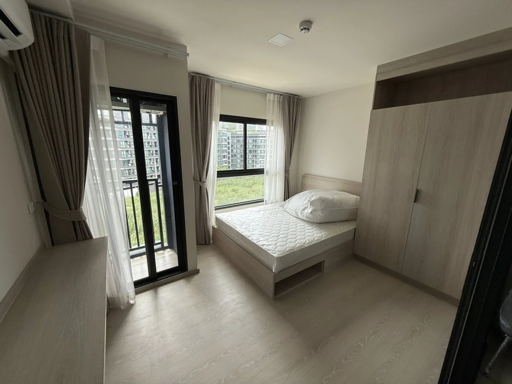 For rent: D Condo Shine Rangsit, Building 1, 6th floor, outside view, good location near Thammasat University, Rangsit. Hurry and reserve now!