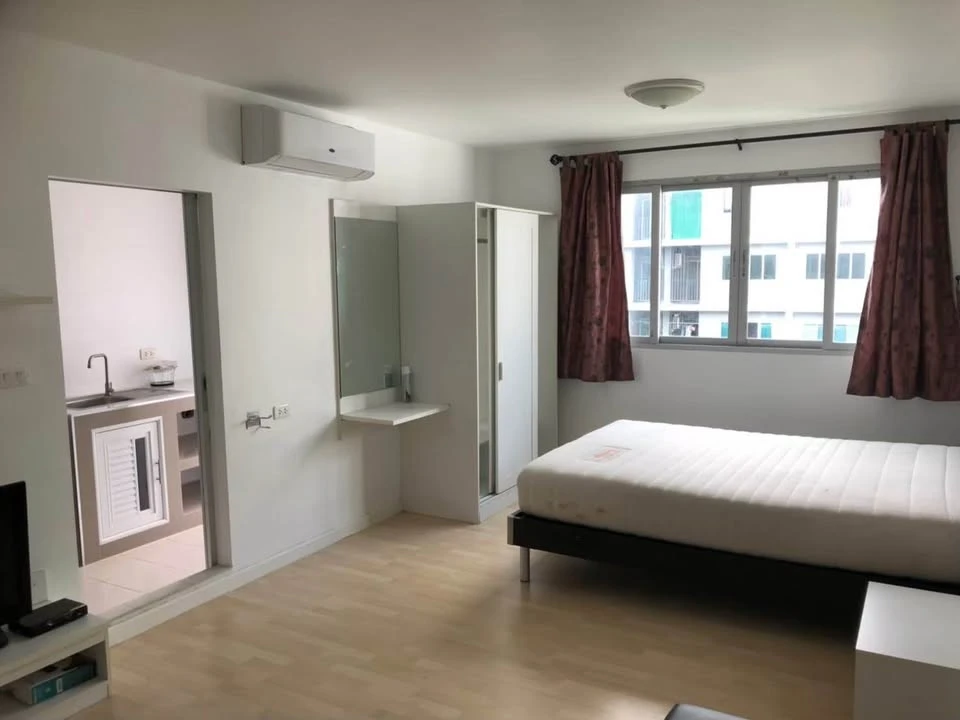 For rent: D Condo Ramintra, 6th floor, swimming pool view, quiet atmosphere, fully furnished, must book.