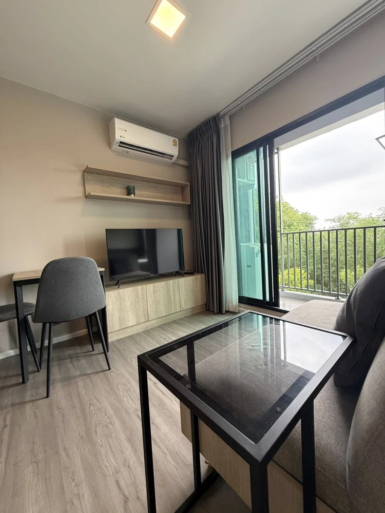 For rent: D Condo Hideaway Rangsit Phase 4. Quiet, peaceful, comfortable, no direct sunlight. Washing machine included in the unit. Ready to move in!