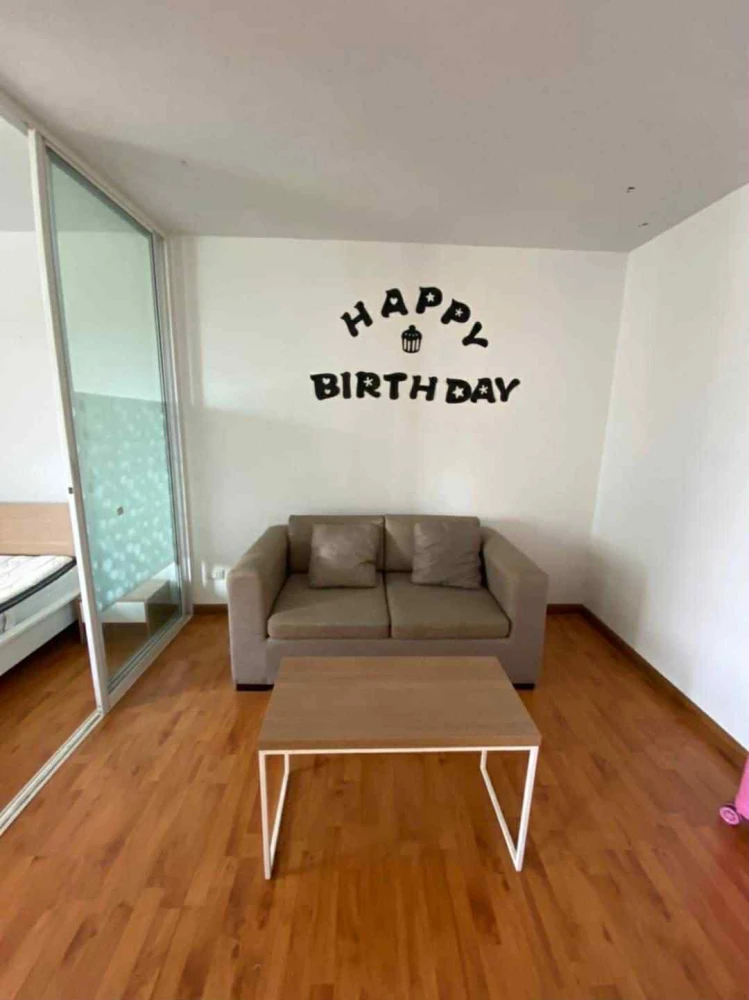 For rent: Tulip Square Om Noi, Building L2, 5th floor, decorated room, ready to move in.