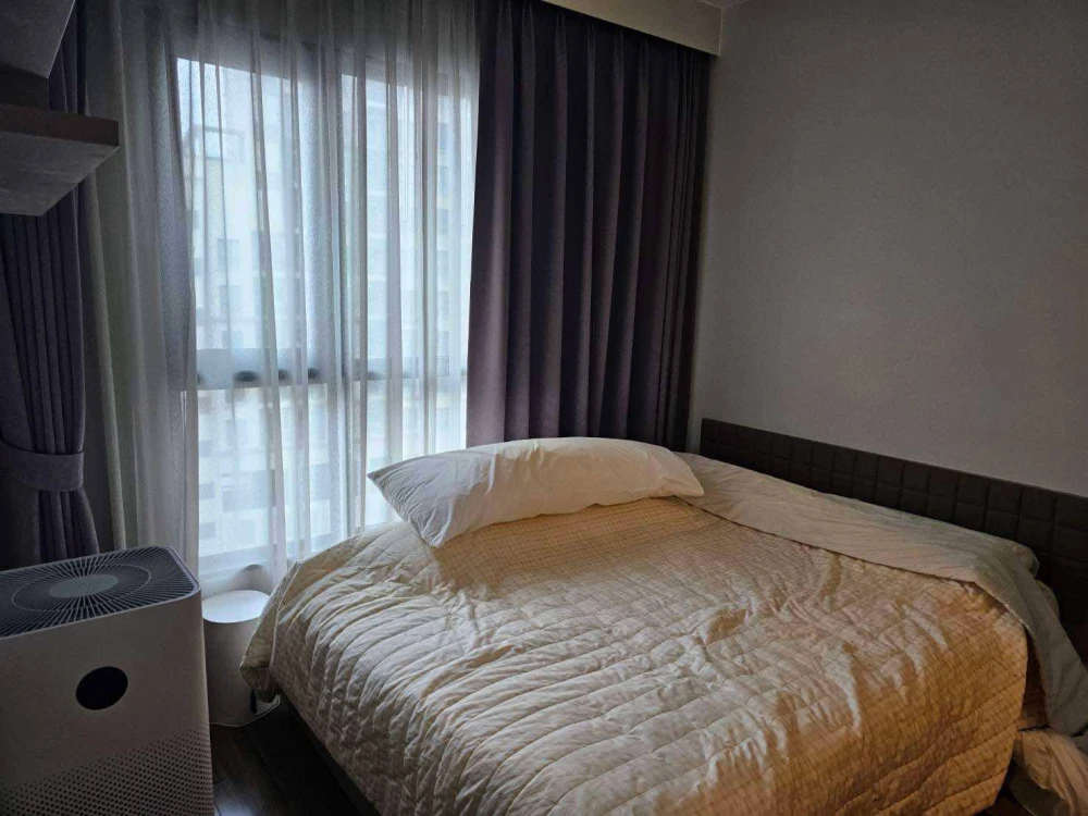 For rent: Teal Sathorn - Taksin. Beautiful room with great view, north-facing (not hot), quiet and peaceful atmosphere. Ready to move in.