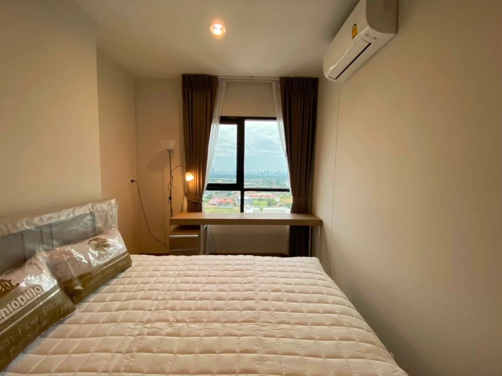 For rent: Niche Mono Sukhumvit-Bearing, 28th floor unit, very high up, excellent ventilation, fully furnished. Don't miss out!
