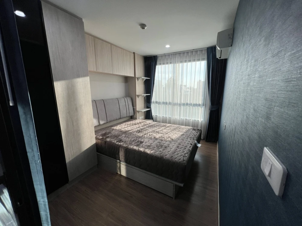 For rent: Niche Mono Issaraphap, fully furnished with built-in furniture throughout the room, plenty of storage space, just bring your belongings and