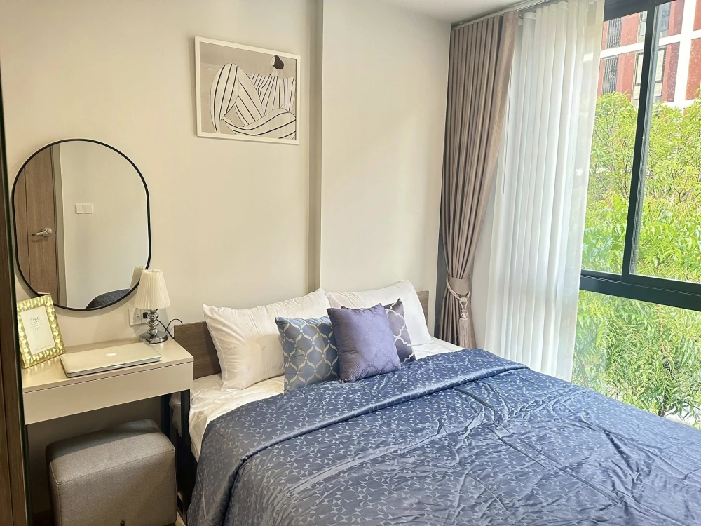 For rent: New Core Kukot Station, large room, corner room, very private, fully furnished + full set of electrical appliances, ready to move in.