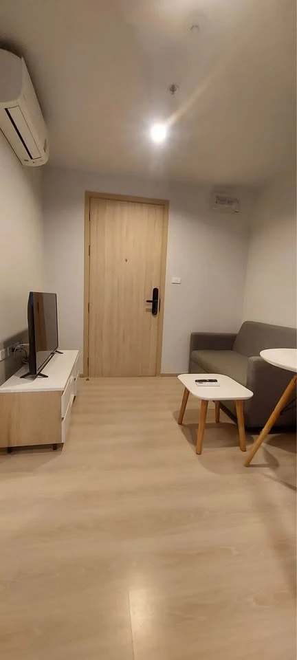 For rent: New Noble Ngamwongwan, 5th floor, corner room, near elevator, furnished, appliances, ready to move in.
