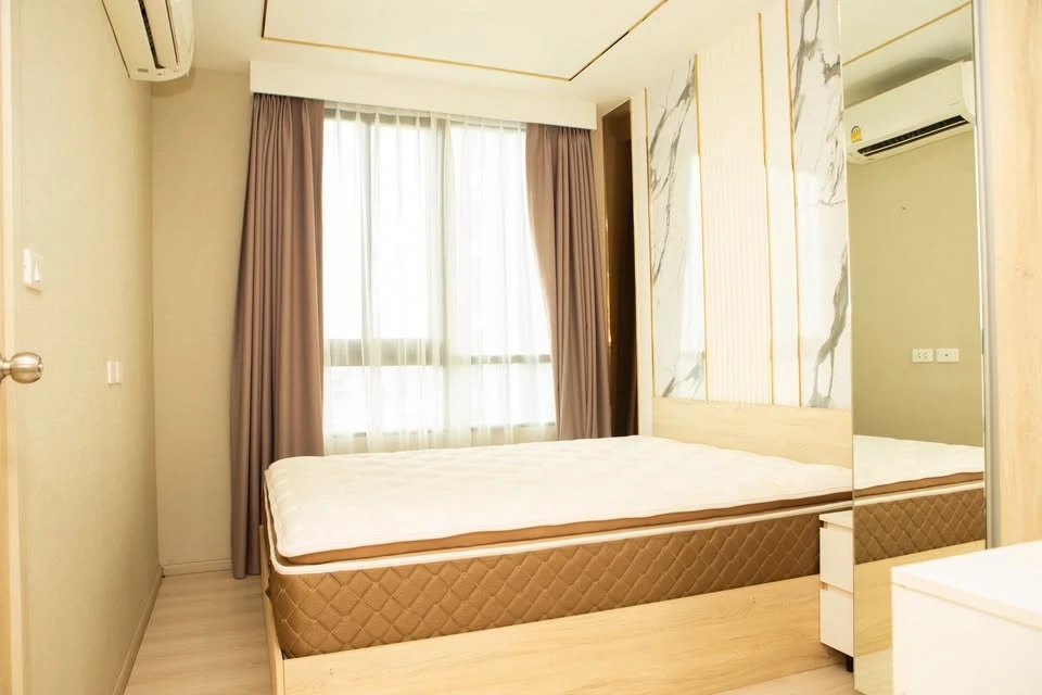 For rent: New Noble Srinakarin-Lasalle. Spacious room, lots of usable space, excellent built-in furniture. Hurry and reserve now. Don't delay!