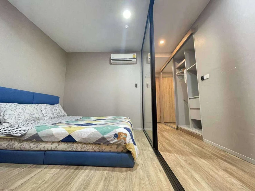 For rent!! Blossom Condo at Sathorn-Charoenrat, 4th floor, Building A, fully furnished, nice room, good location, don't miss it!!