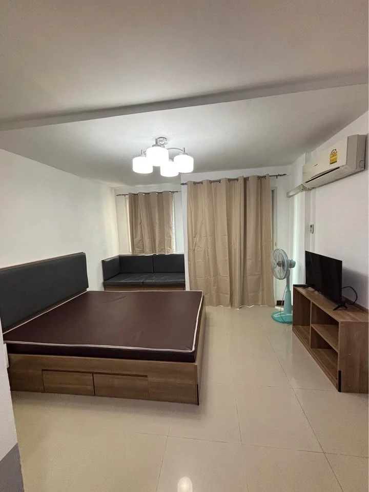 Boutique condo for rent, Ratchada 17, corner unit with balcony, fully furnished and decorated, ready to move in.