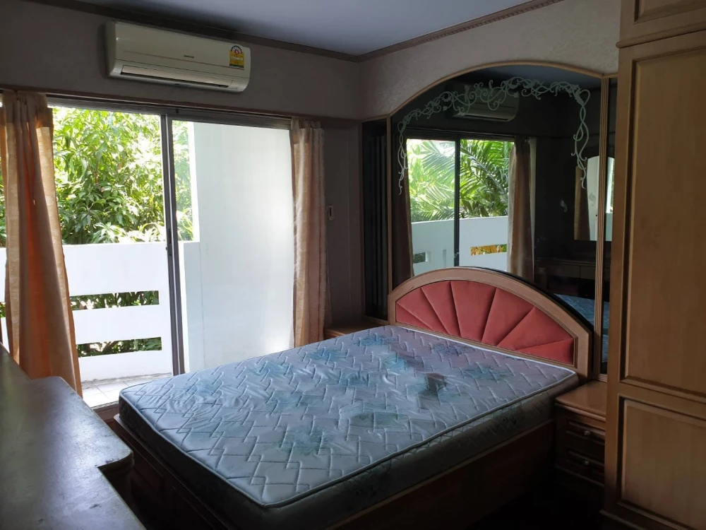 For rent: Baan Suan Thon, Phutthabucha 47, 2nd floor, Tan Ta Wan Building, with built-in furniture, at a great price. Book now!