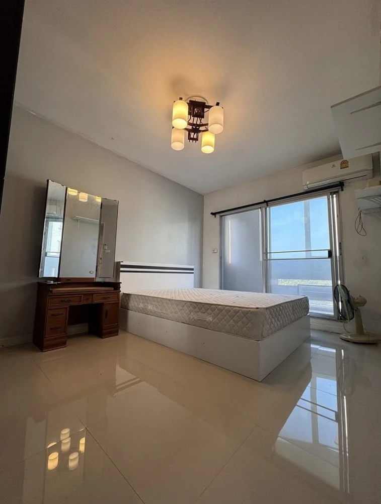 For rent: Baan Suan Thon, Phutthabucha 47. Spacious and comfortable rooms. Book now!