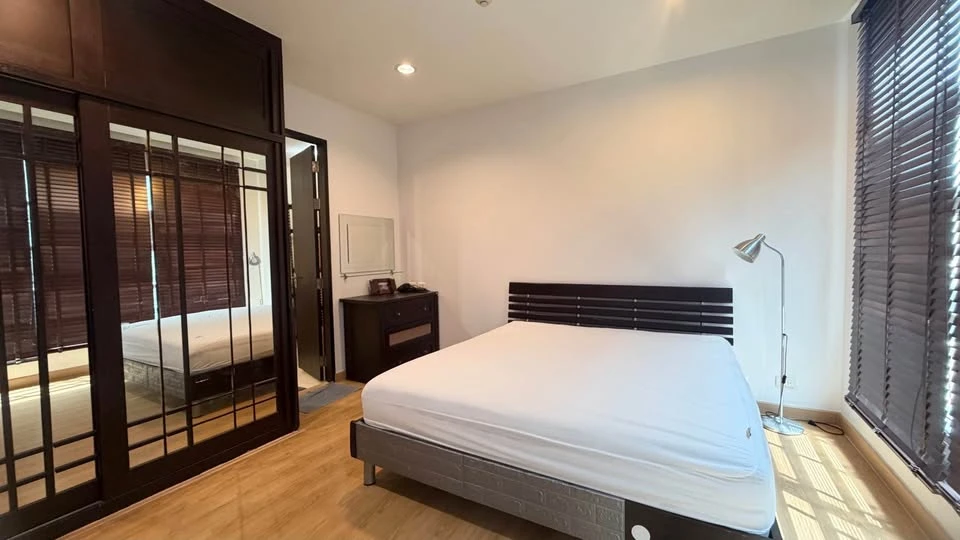 House for rent sell in the heart of Bangkok, Siam-Pathumwan. Spacious and comfortable rooms, fully furnished. Just bring your bags and move in!