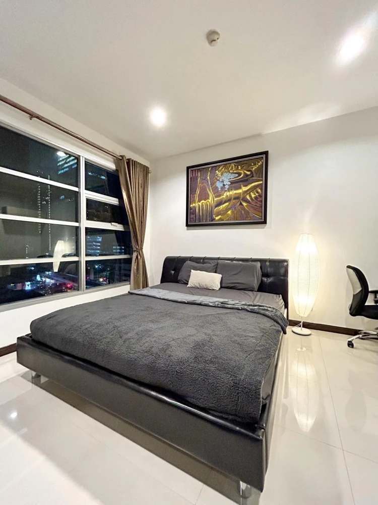 House for rent in the middle of Bangkok, Siam-Pathumwan, spacious room, clean, airy, fully decorated, complete with electrical appliances, must book.