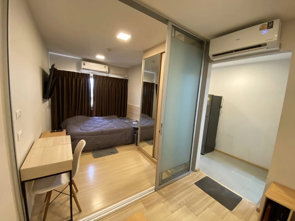 For rent: Plum Condo Rangsit Alive Phase 1, 4th floor. Beautiful and comfortable corner unit with exterior view and good ventilation. Don't miss out!