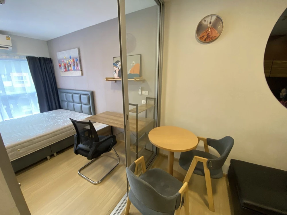 For rent: Plum Condo Rangsit Fresh, 8th floor, pool view. Clean room with built-in furniture and mirrors. Ready to move in.