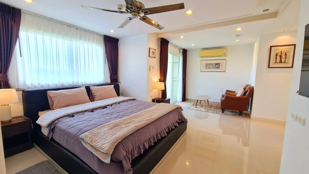 For rent: Porchland 2 Jomtien Resort, size 95 sq m., very spacious, corner room with walk-in closet, very shady view, must reserve like this.
