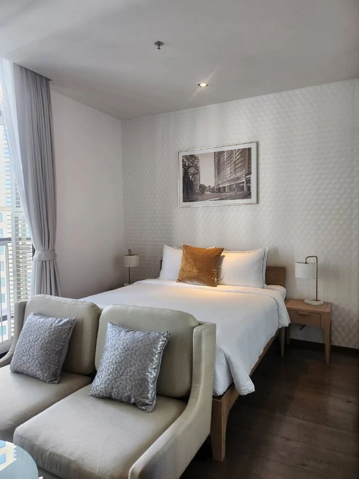 For rent: Park 24 Origin Phrom Phong, 42nd floor, very high, studio style, but comfortable, not cramped, hurry and book now.