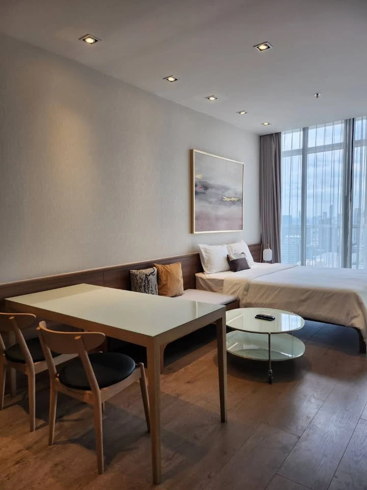 For rent: Park 24 Origin Phrom Phong, 40th floor, very high, fully furnished, nice and comfortable. Book now!