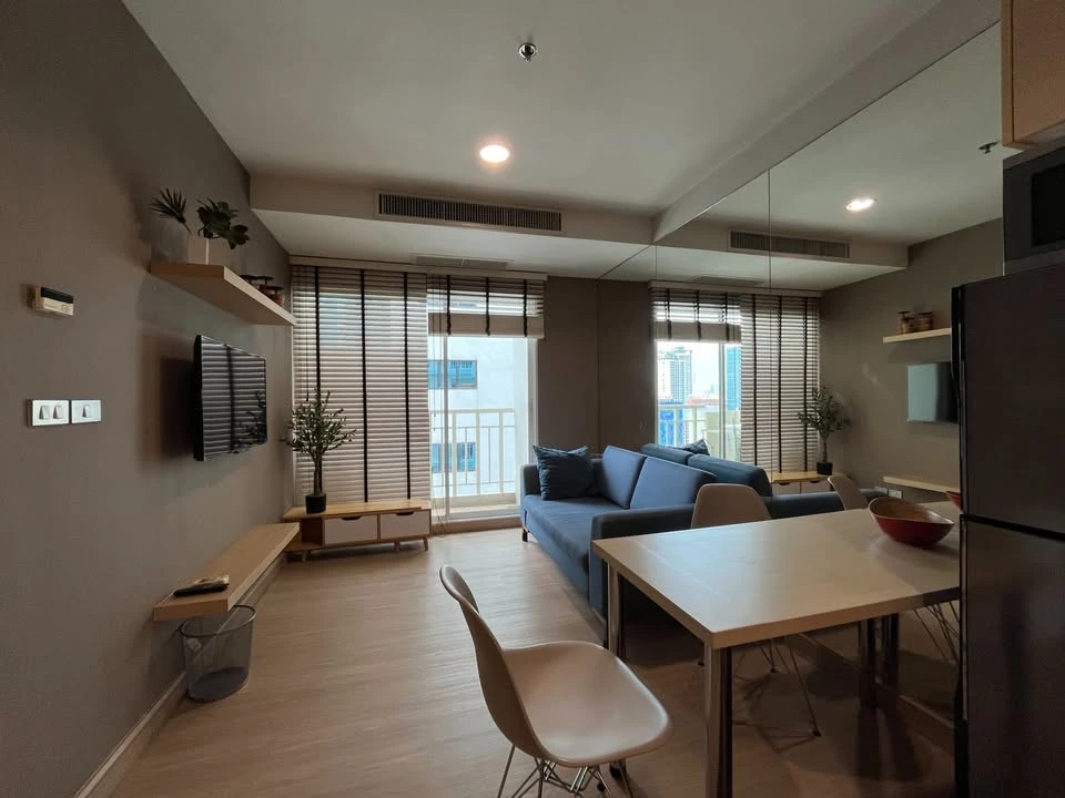 For rent: Fifty Nine Heritage Sukhumvit 59, room on the 17th floor, Building B, has built-in furniture, fully decorated, must arrange.