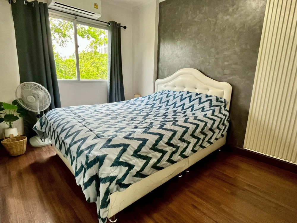 For rent: My Condo Sukhumvit 81, 2nd floor. Balcony overlooks the garden; great view, plenty of light, excellent ventilation, peaceful and cool. Reser