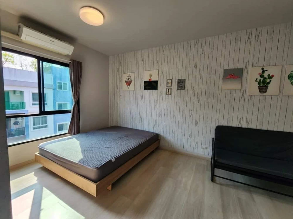 For rent: Unio Ramkhamhaeng-Serithai, studio room, 8th floor, with quality wallpaper, great price, come reserve now, don't delay.