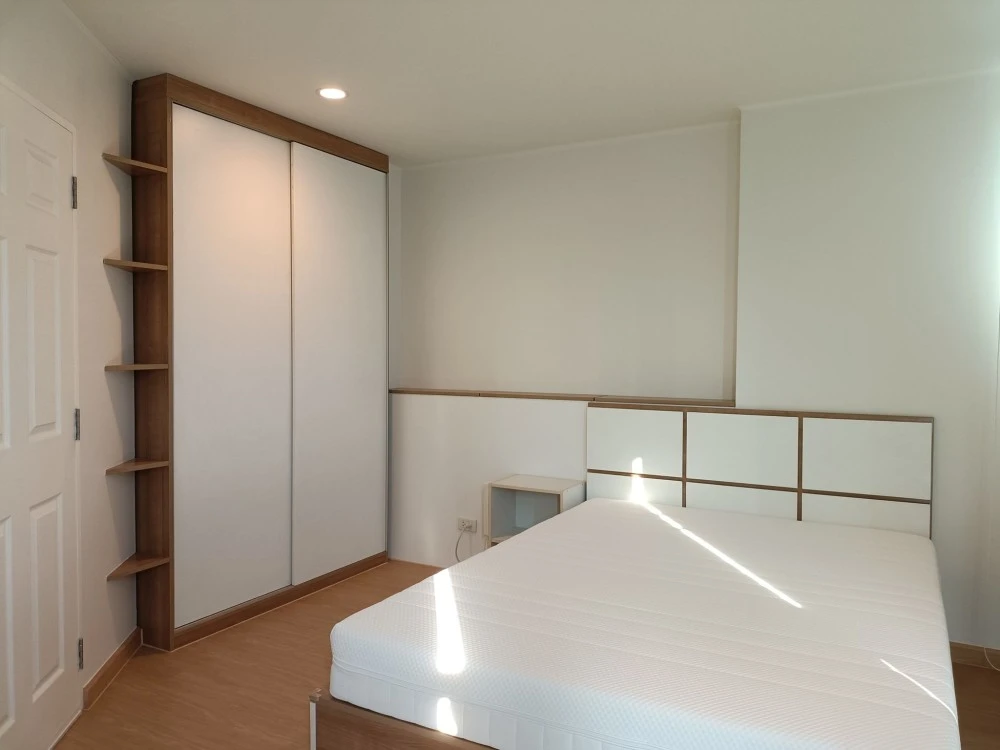 For rent: U Delight @ Huai Khwang Station, corner room, 9th floor, Building A, unobstructed view, beautiful room layout, proportional, urgent