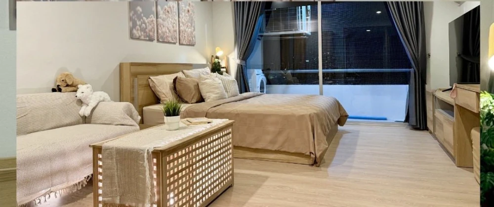 For rent: Ratchada Orchid. Spacious balcony with open city view and good ventilation. Simple yet stylish decor. Fully furnished and ready to move in.