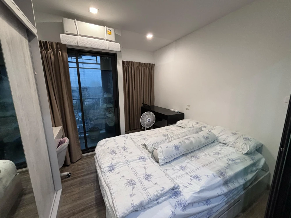 For rent Rich Park Terminal Phahon Yothin 59, 14th floor, highest, quiet atmosphere, fully furnished, electrical appliances, very worth booking.
