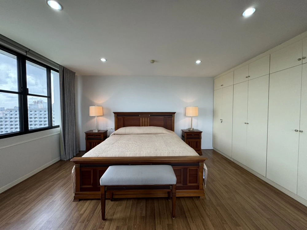 For rent!! Riverine Place Condominium, 12th floor, prime location, convenient transportation, fully furnished, ready to move in. Reserve now!!
