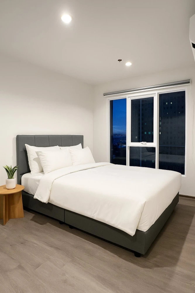 For rent: Regent Home Bangna, 18th floor, open view, airy, fully furnished, complete with furniture + complete set of electrical appliances. Reserve n