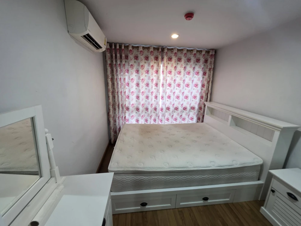 For rent: Regent Orchid Talat Phlu, vintage-style bedroom with a very comfortable bed, and stunning pool views. Book now!