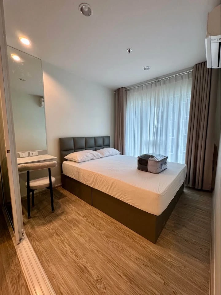For rent: Regent Home Bangna. Beautiful built-in furnishings, including shelves and storage cabinets. Ready to move in.