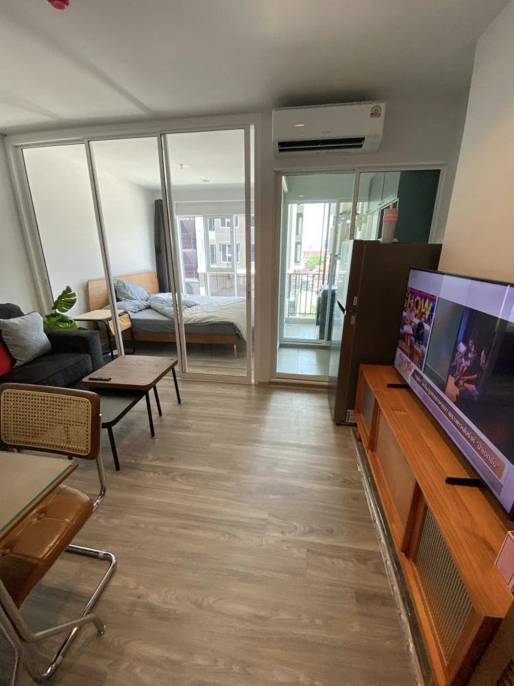 For rent: Regent Home Bangna, Building A, 5th floor, room size 28 sq m., partitioned room, open view, fully furnished, ready to move in.