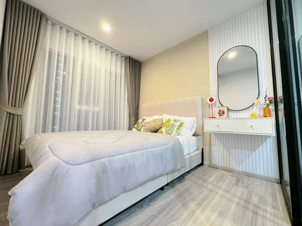For rent: Regent Home Bangna, high floor unit, fully furnished. Just bring your belongings and move in! Book now before it's too late!