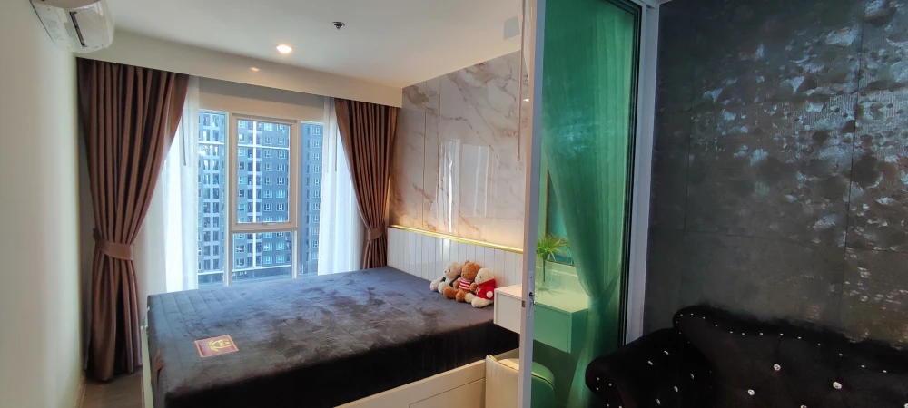 For rent: Regent Home Bangna, beautifully decorated room, nice to live in, swimming pool view, very chill atmosphere. If you don't reserve, you'll mis