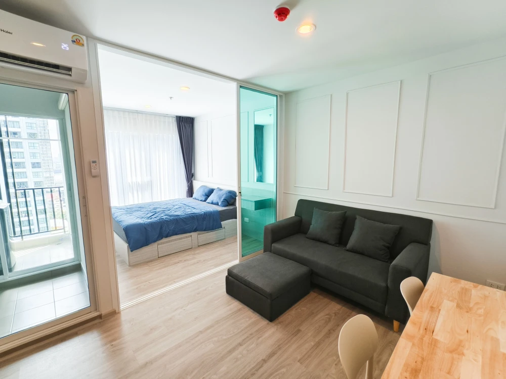 For rent: Regent Home Bangna, 20th floor room, Building A, outside view, with built-in furniture and complete electrical appliances. Hurry and reserve