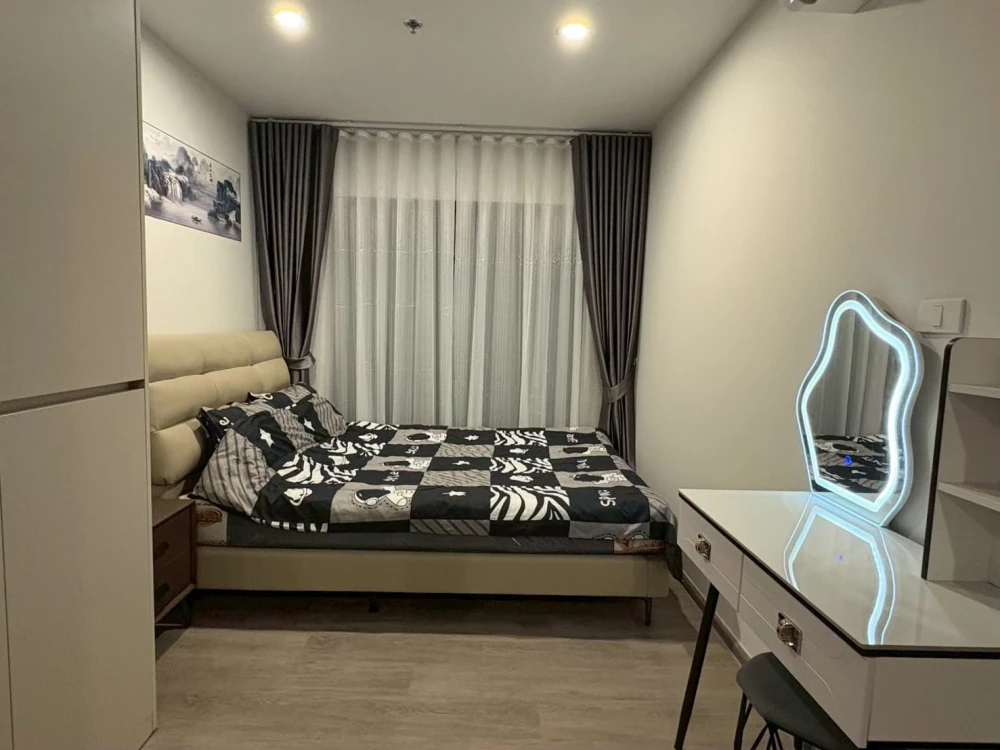 For rent: Regent Home Wutthakat, beautiful high-floor unit with stunning views and complete amenities. Ready to move in.