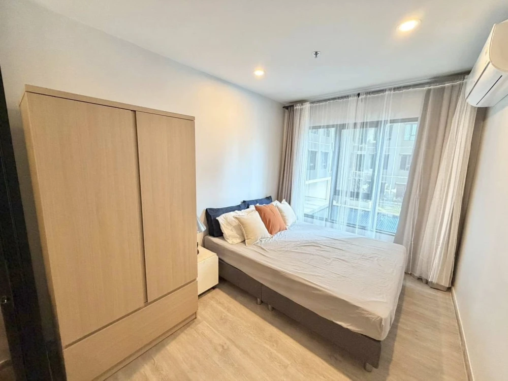 For rent: Regent Home Wutthakat, minimalist style room, fully furnished and equipped with appliances, ready to move in immediately.