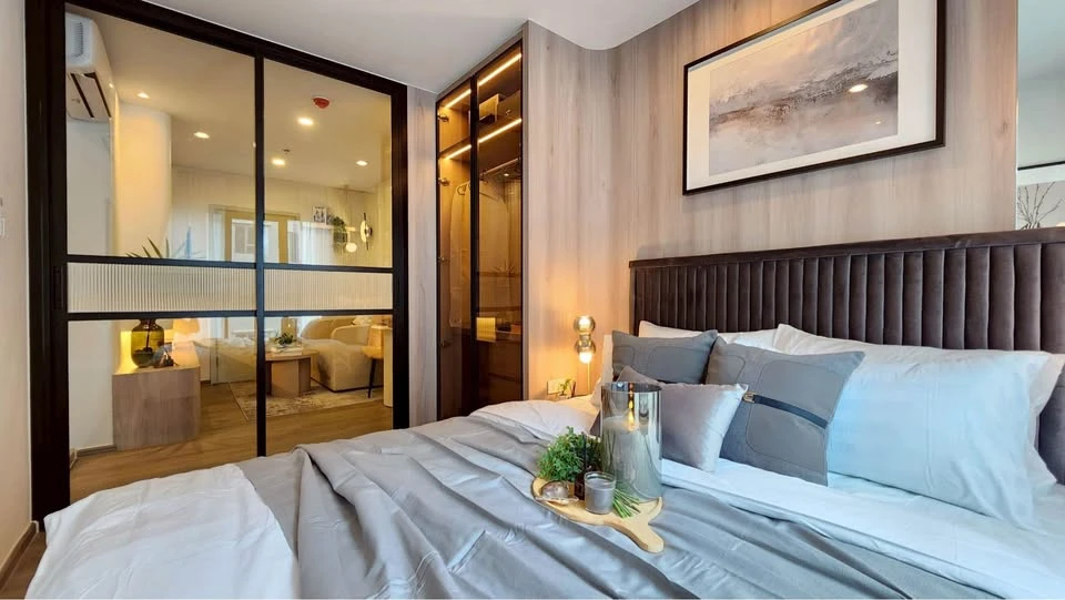 For rent: Regent Home Wutthakat. The room is on a very high floor with a beautiful city view. It's decorated with amazing built-ins and is as beautifu