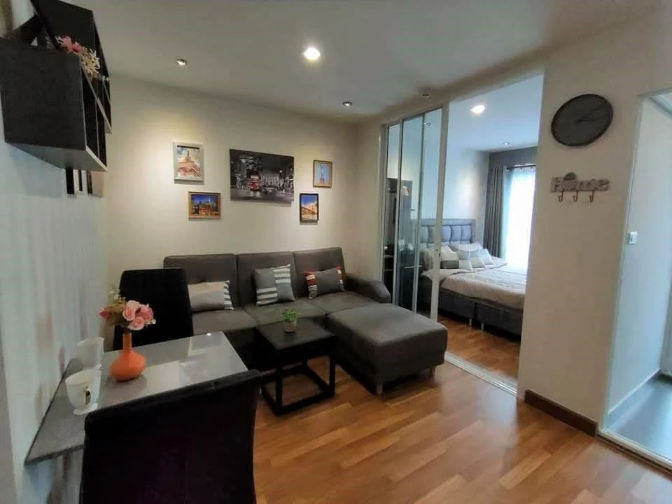 For rent: Regent Home Sukhumvit 81, beautiful pool view, wallpaper decoration, fully furnished, separate rooms, must book.