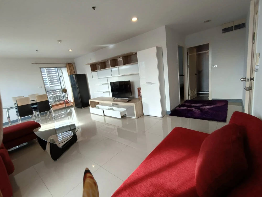 For rent: Regent Home 10, corner unit, 1 large bedroom, 1 spacious living room, airy and comfortable, furnished as shown in the pictures.
